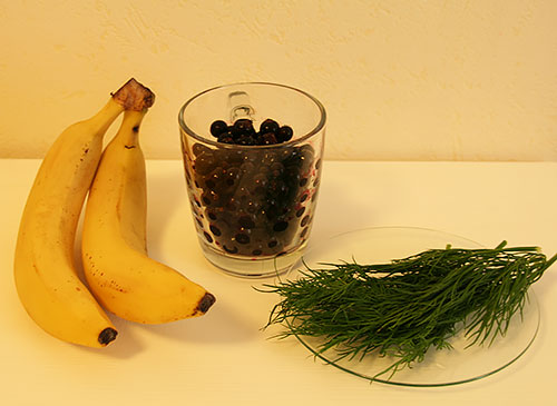 вкусный домашний фруктовый коктейль в блендере